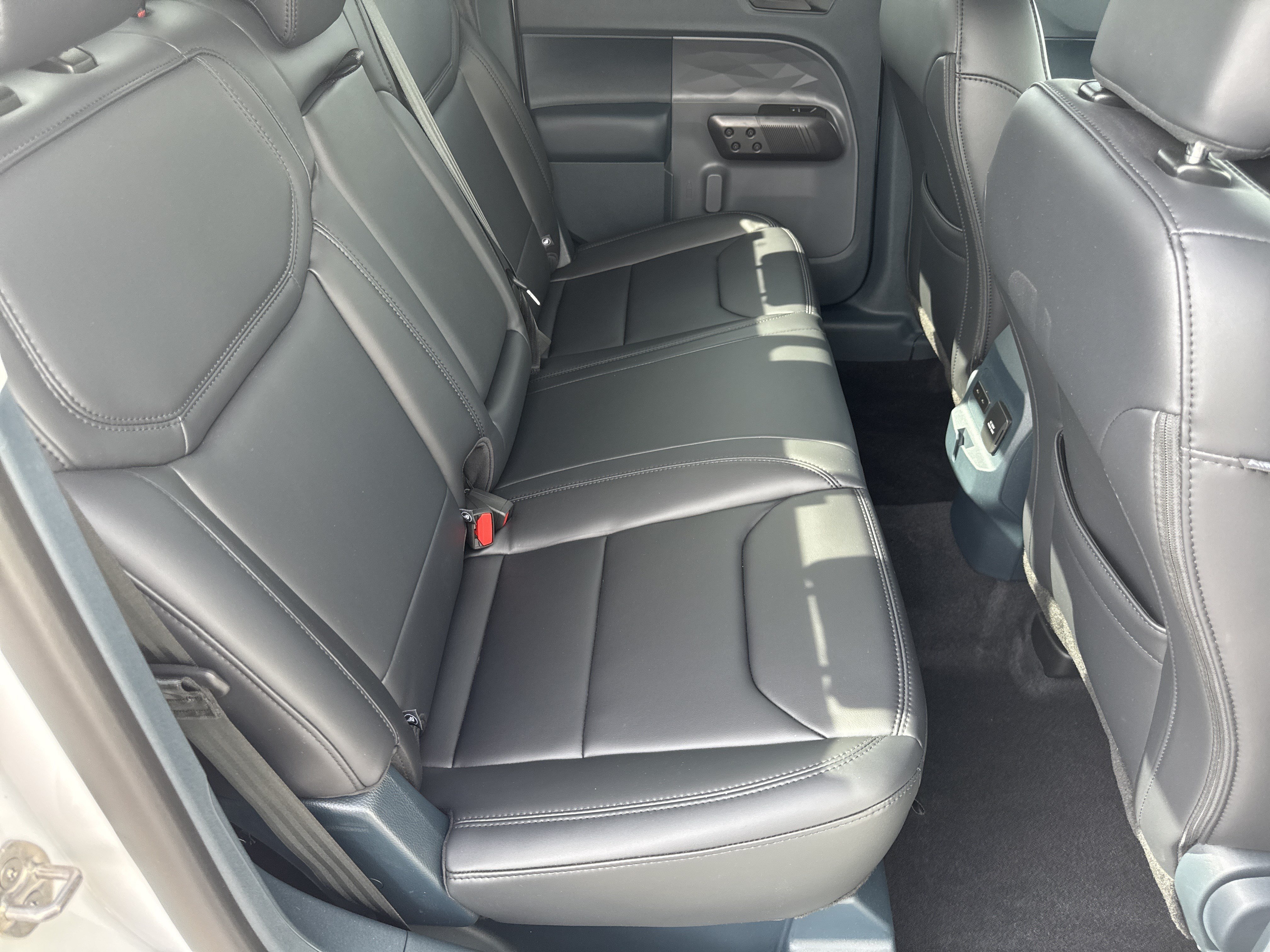 Certified 2026 Ford Maverick Lariat w/ Black Appearance Package AWD/4WD image 17