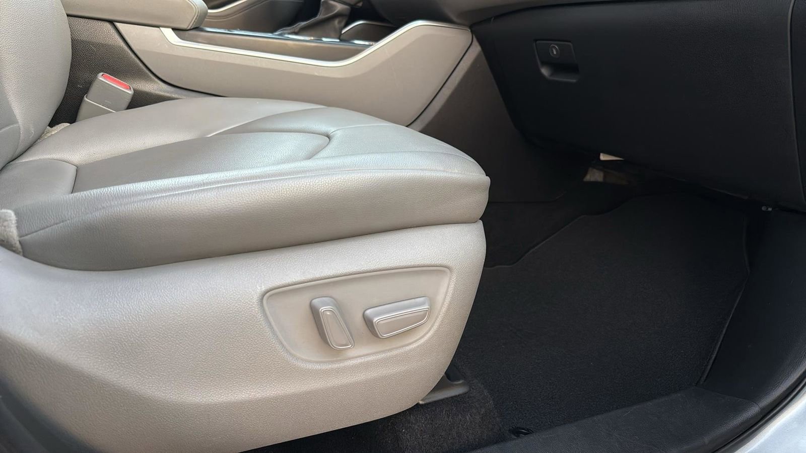 Used 2021 Toyota Highlander XLE image 23