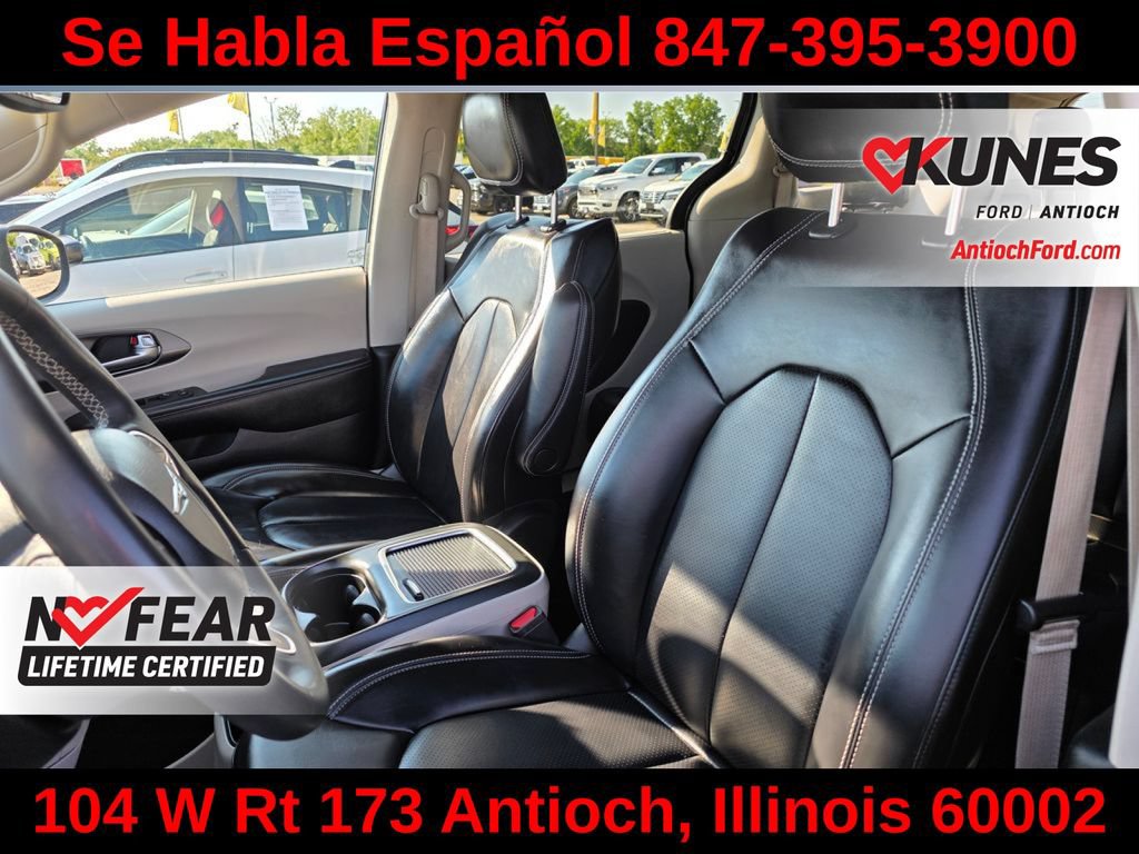 Used 2023 Chrysler Pacifica Touring-L FWD image 18