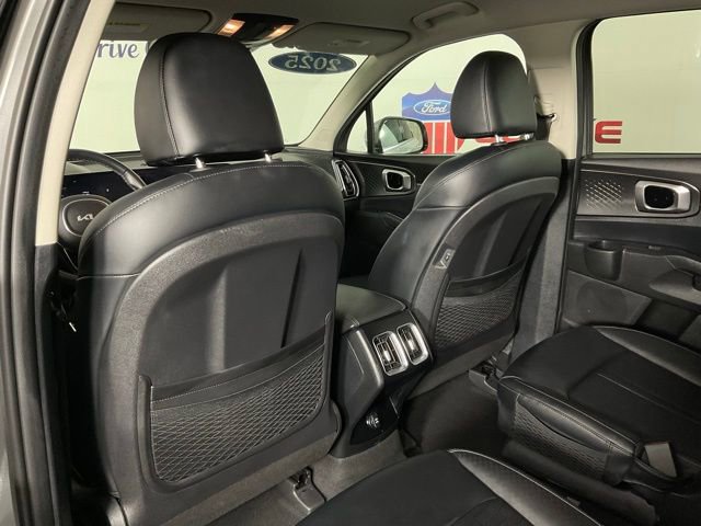 Used 2025 Kia Sorento EX image 15