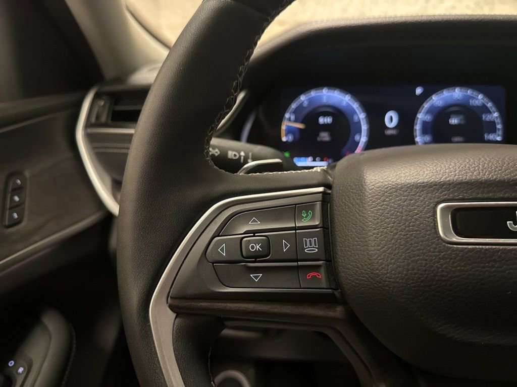 Used 2023 Jeep Grand Cherokee L Limited image 38