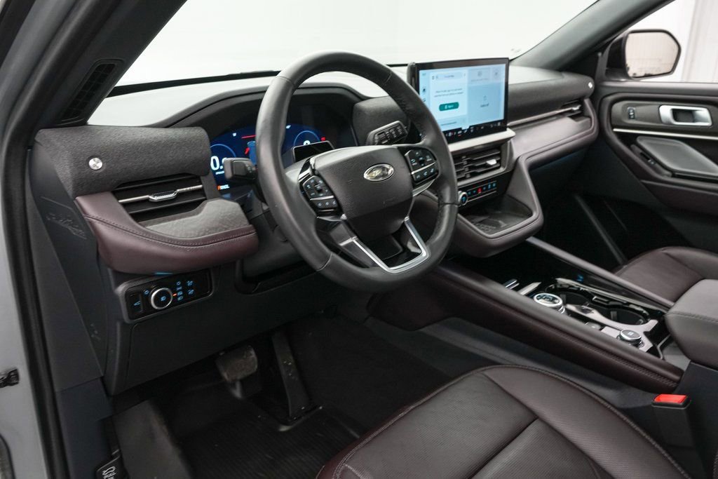 Certified 2025 Ford Explorer Platinum image 12