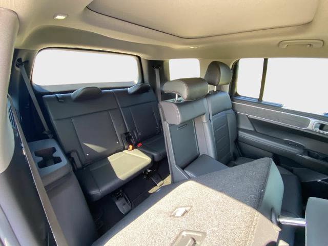 Used 2025 Hyundai Santa Fe Limited FWD image 17