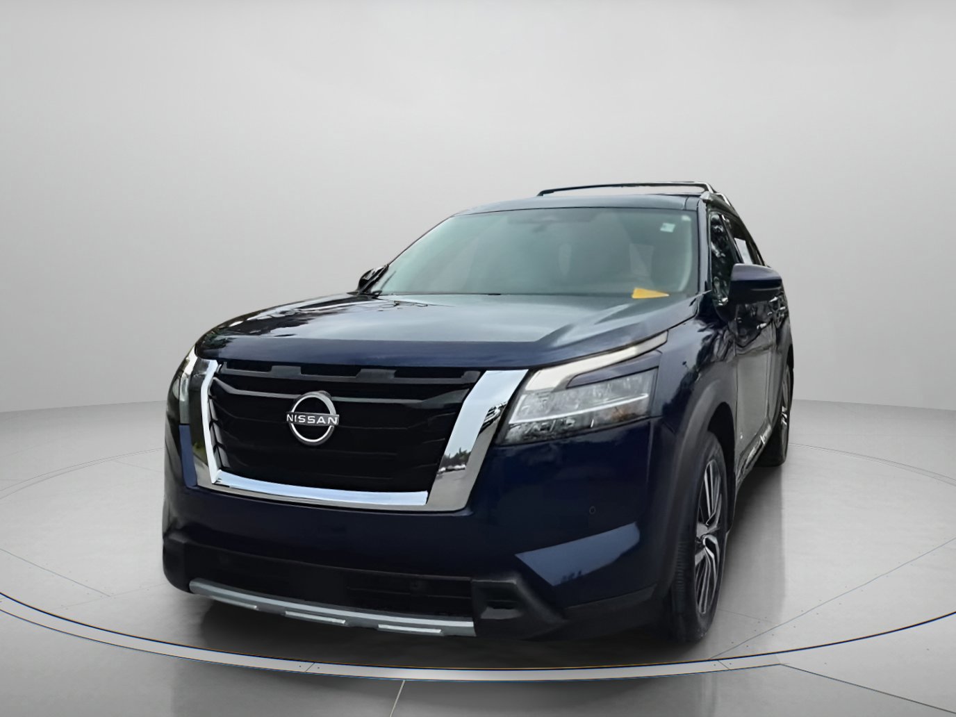 Used 2024 Nissan Pathfinder Platinum image 2