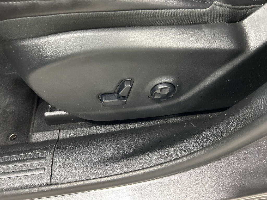 Used 2019 Jeep Cherokee Latitude Plus image 11