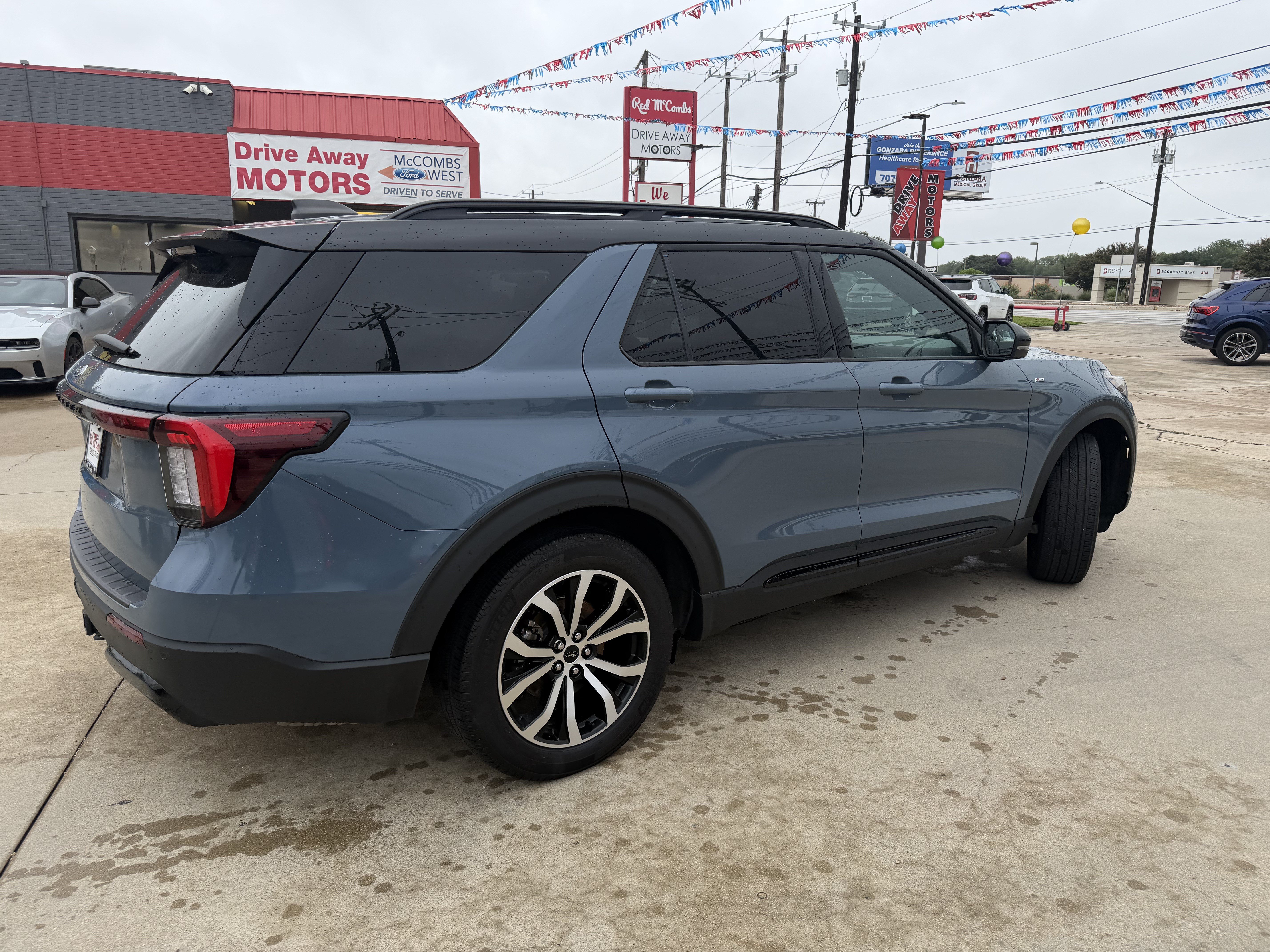 Certified 2025 Ford Explorer ST-Line w/ Premium Package RWD image 5