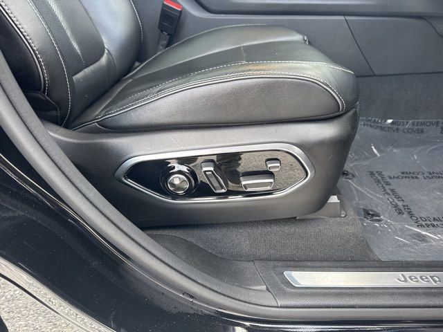 Used 2022 Jeep Grand Cherokee Overland w/ Luxury Tech Group IV image 34