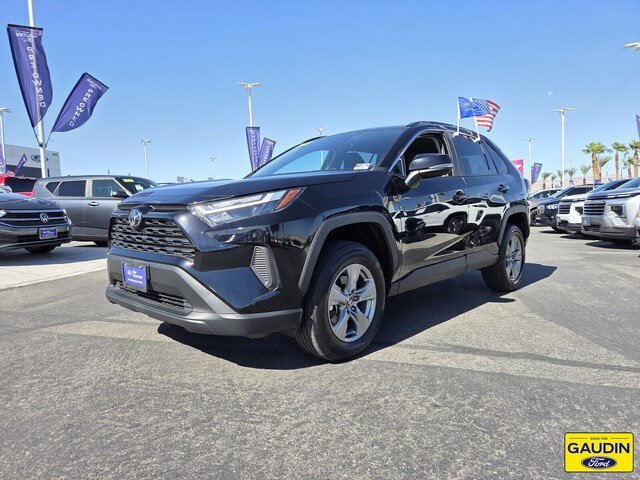 Used 2025 Toyota RAV4 XLE AWD/4WD image 3