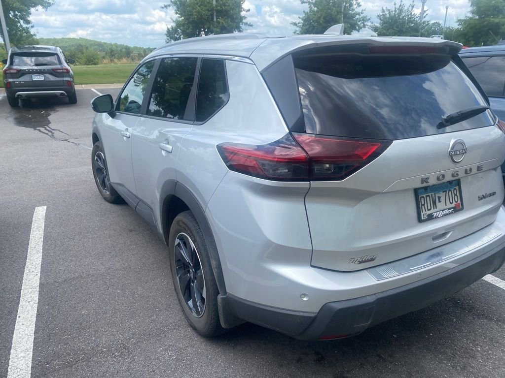 Used 2024 Nissan Rogue SV w/ SV Premium Package AWD/4WD image 5