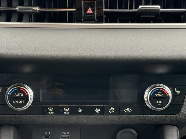 Used 2023 Mitsubishi Outlander SE Black Edition FWD image 4