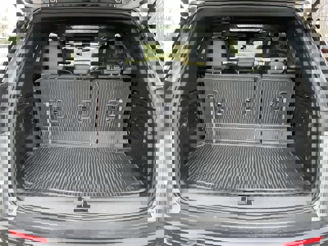 Used 2024 GMC Acadia AT4 w/ Luxury Package image 12