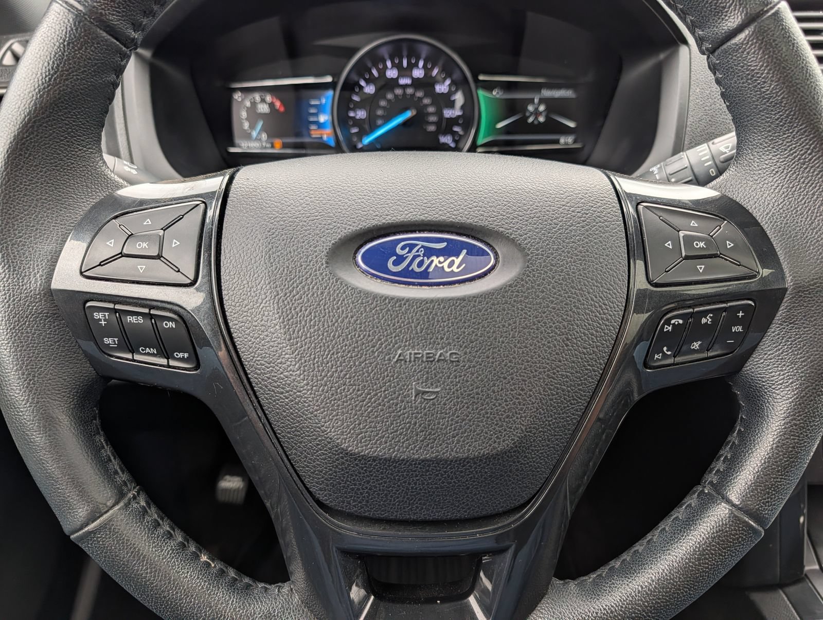 Certified 2018 Ford Explorer XLT w/ Equipment Group 202A AWD/4WD image 30