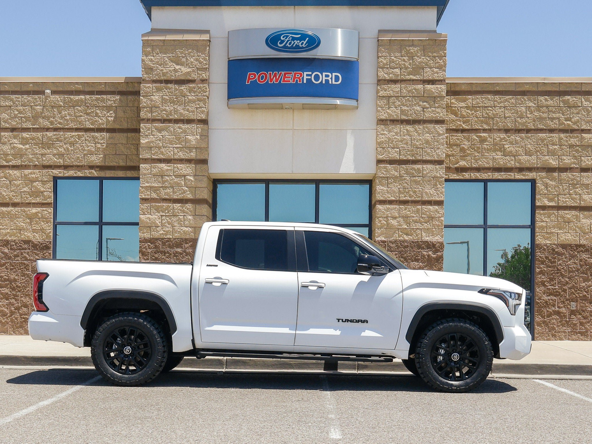 Used 2024 Toyota Tundra Limited AWD/4WD image 5