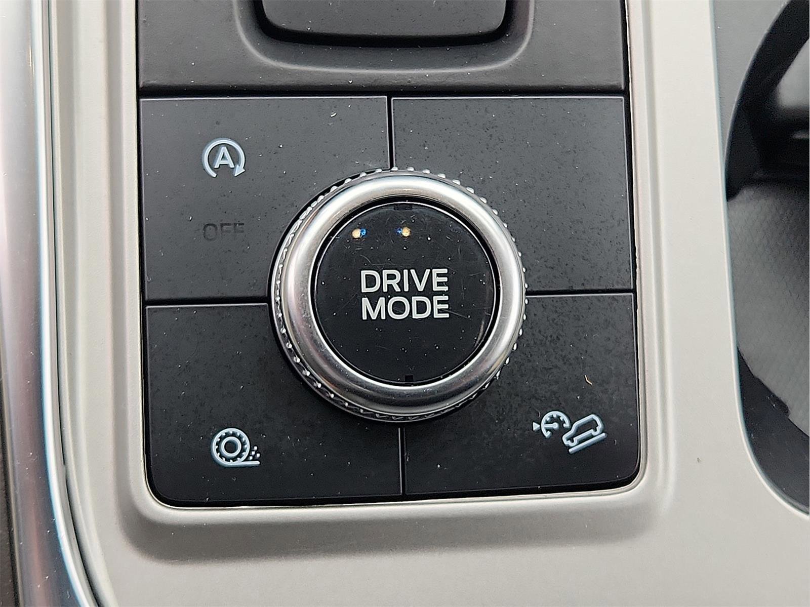 Certified 2023 Ford Explorer Platinum w/ Technology Package image 18