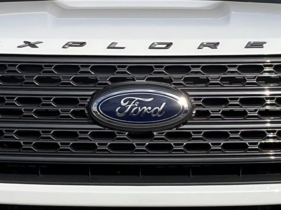 Certified 2022 Ford Explorer XLT w/ Equipment Group 202A image 93