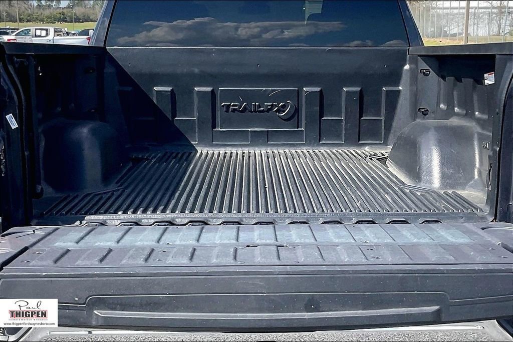 Used 2025 GMC Sierra 1500 SLT image 17