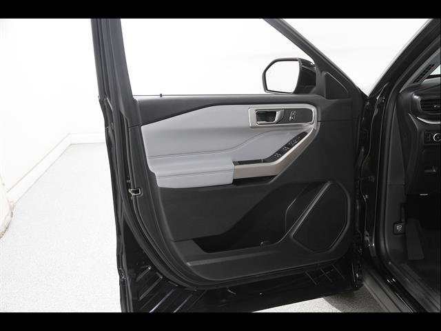Certified 2024 Ford Explorer XLT w/ Equipment Group 202A AWD/4WD image 5