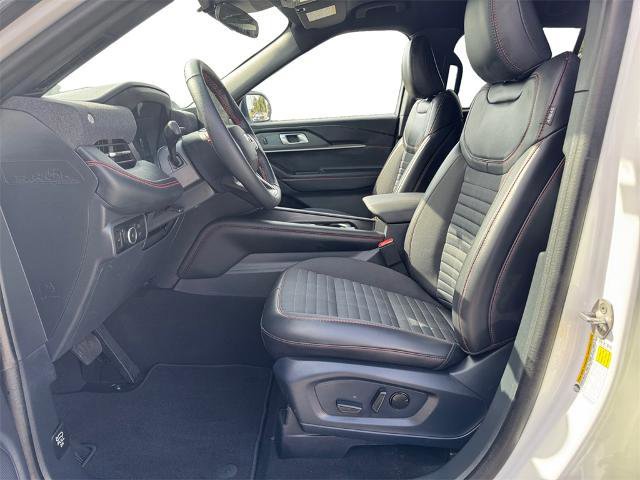 Certified 2025 Ford Explorer ST-Line image 9