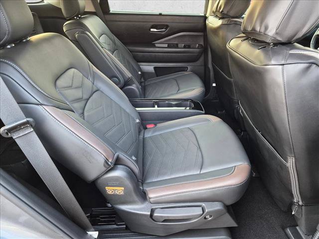 Used 2025 Nissan Pathfinder Platinum AWD/4WD image 20