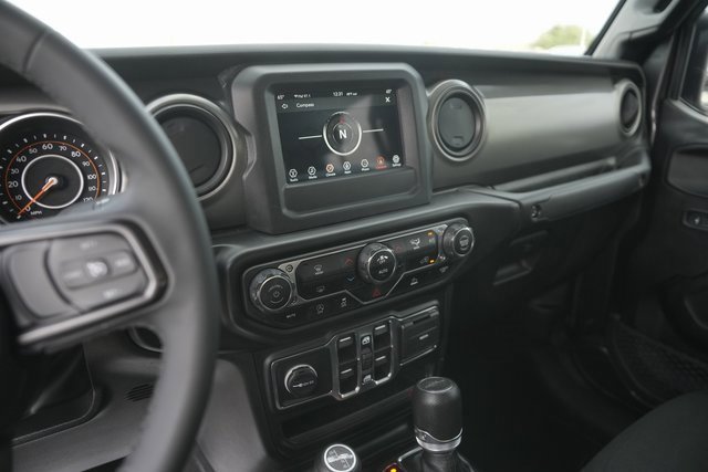 Used 2023 Jeep Gladiator Willys image 25