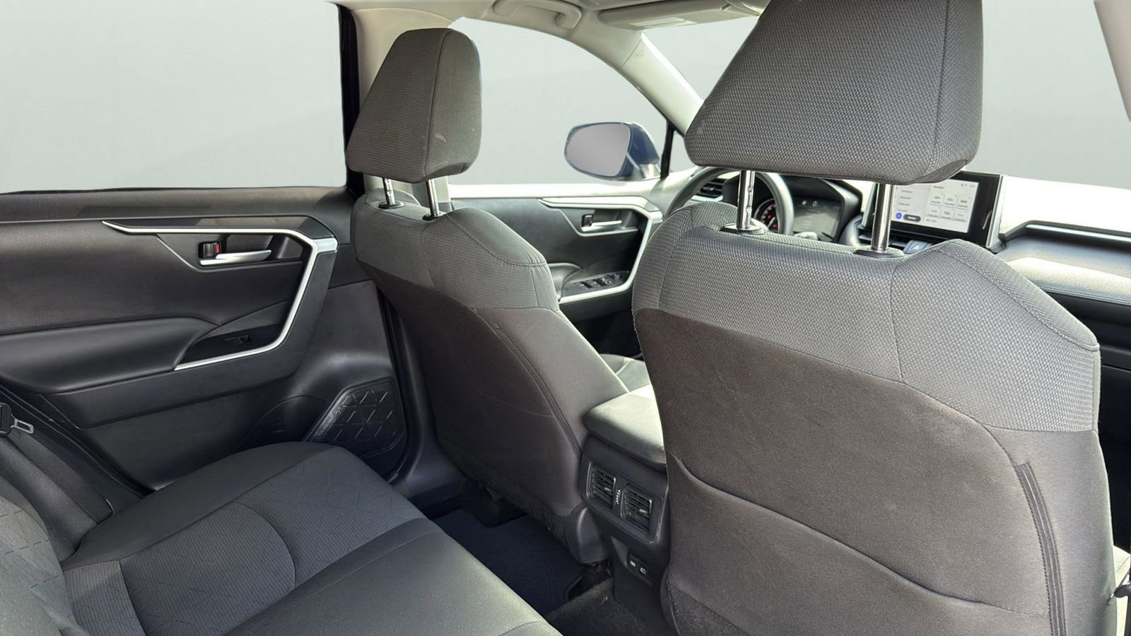 Used 2025 Toyota RAV4 XLE w/ Convenience Package image 29