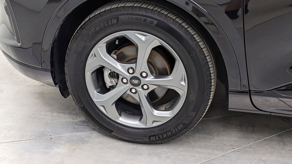 Certified 2024 Ford Escape ST-Line w/ Cold Weather Package FWD image 4