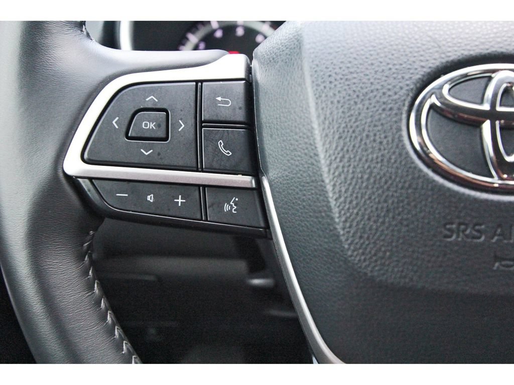 Used 2024 Toyota Highlander XSE FWD image 19