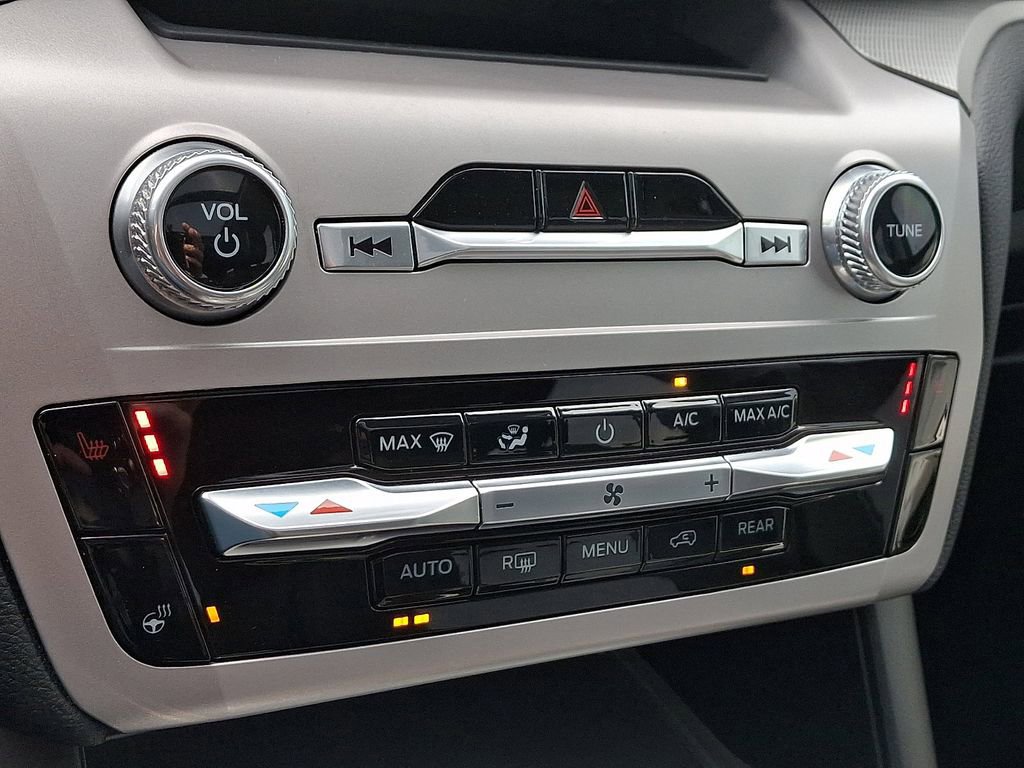 Certified 2023 Ford Explorer XLT w/ Equipment Group 202A image 17