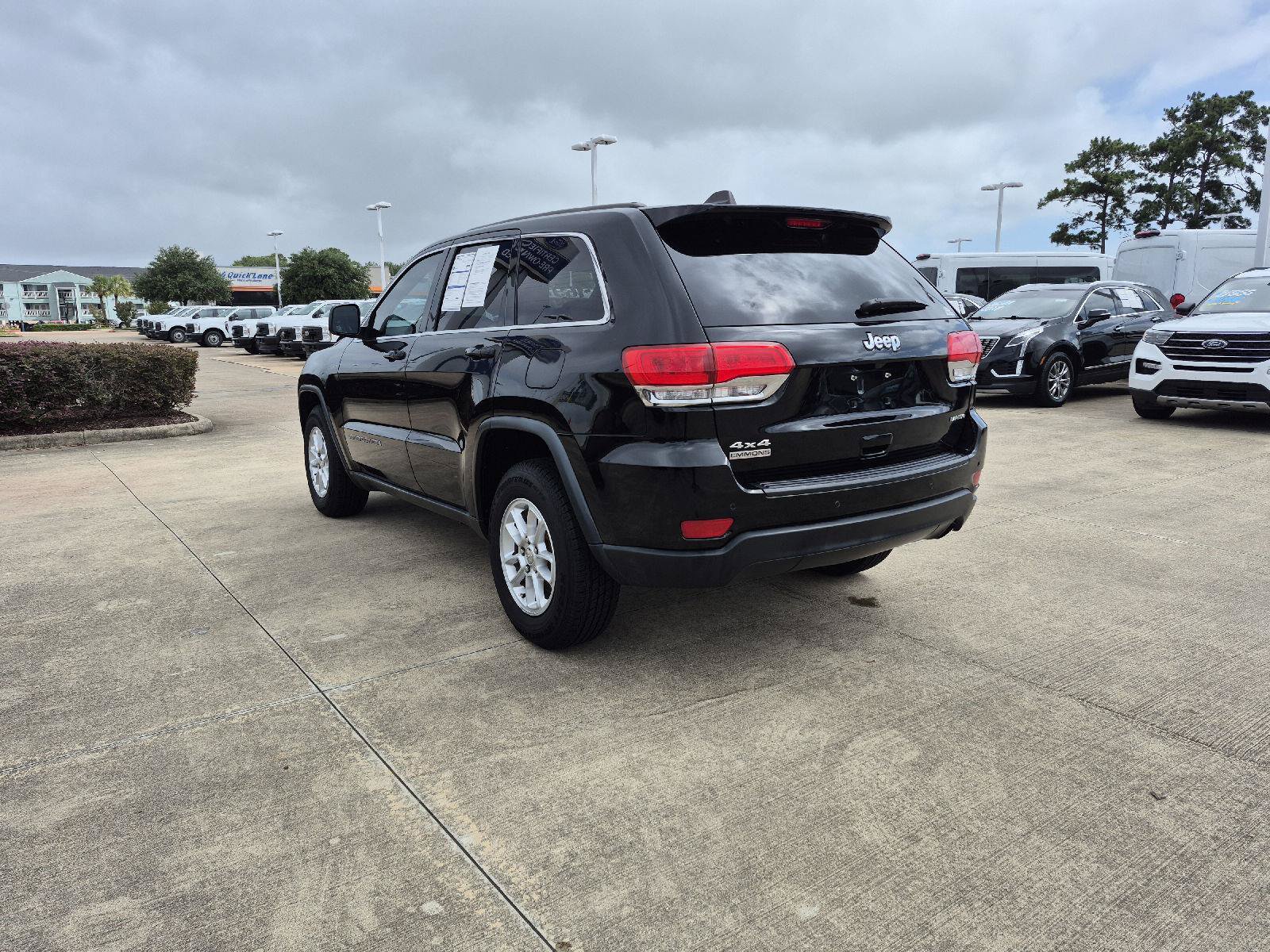 Used 2019 Jeep Grand Cherokee Laredo AWD/4WD image 12