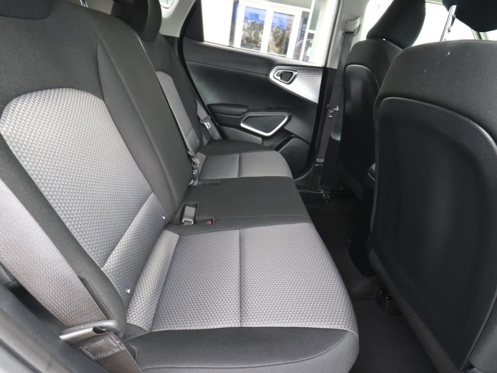 Used 2025 Kia Soul LX w/ LX Technology Package image 22