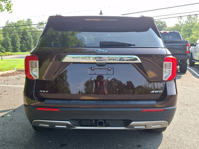 Certified 2023 Ford Explorer XLT w/ Equipment Group 202A AWD/4WD image 9