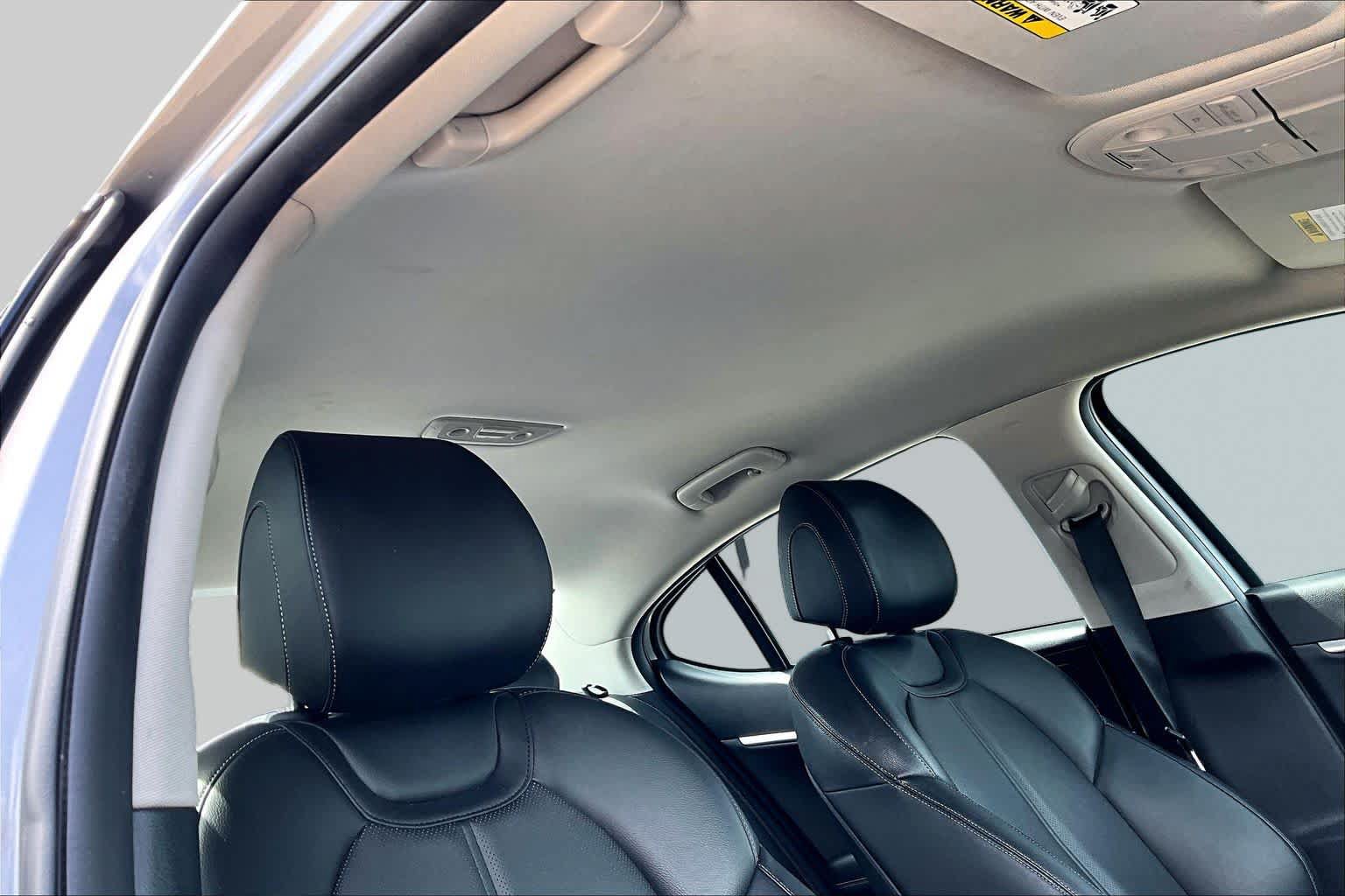 Used 2020 Genesis G70 2.0T RWD image 13