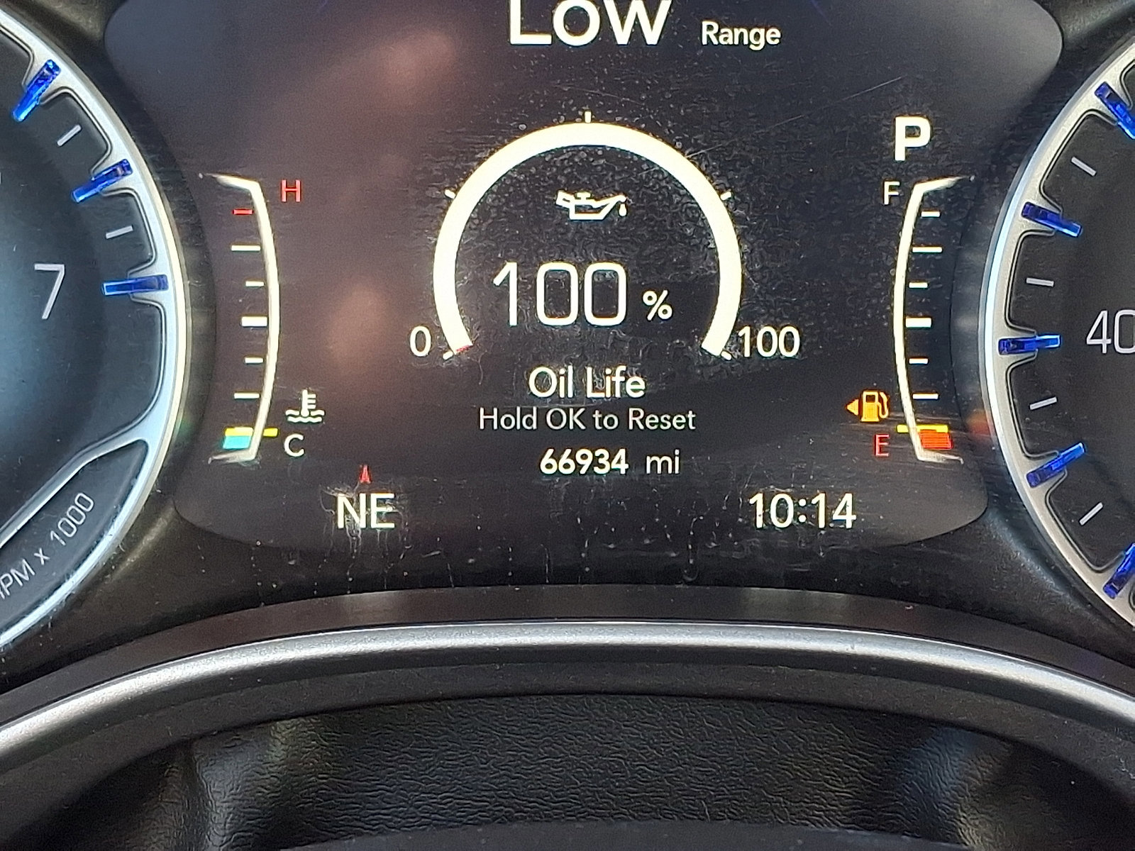 Used 2024 Chrysler Pacifica Touring-L image 22