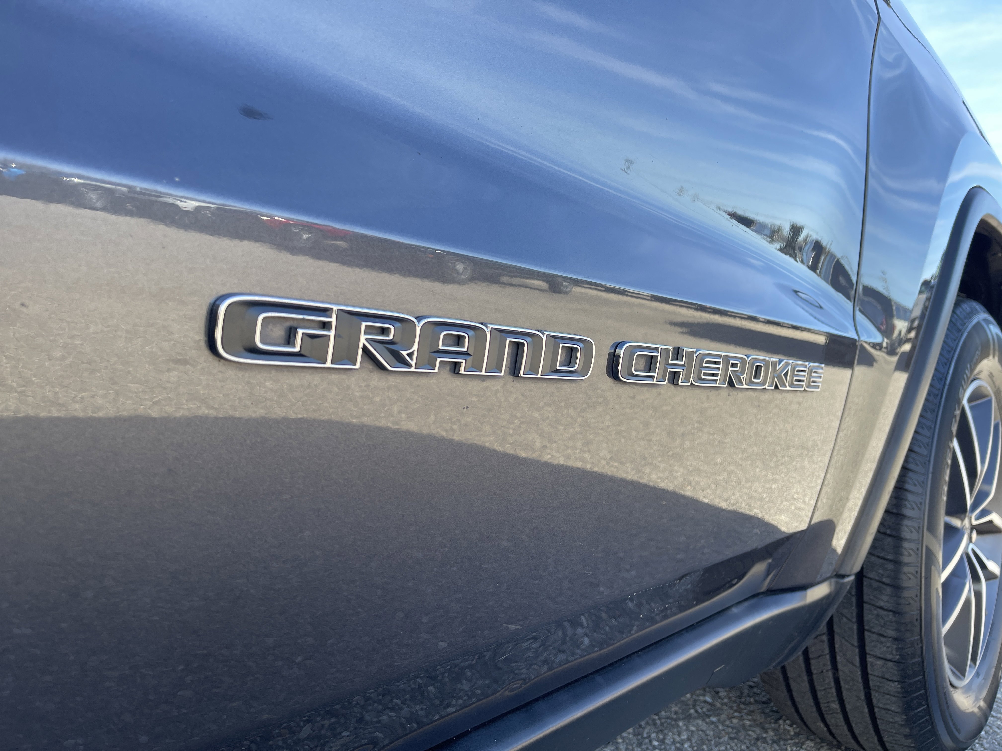 Used 2021 Jeep Grand Cherokee Laredo w/ Trailer Tow Group IV AWD/4WD image 28