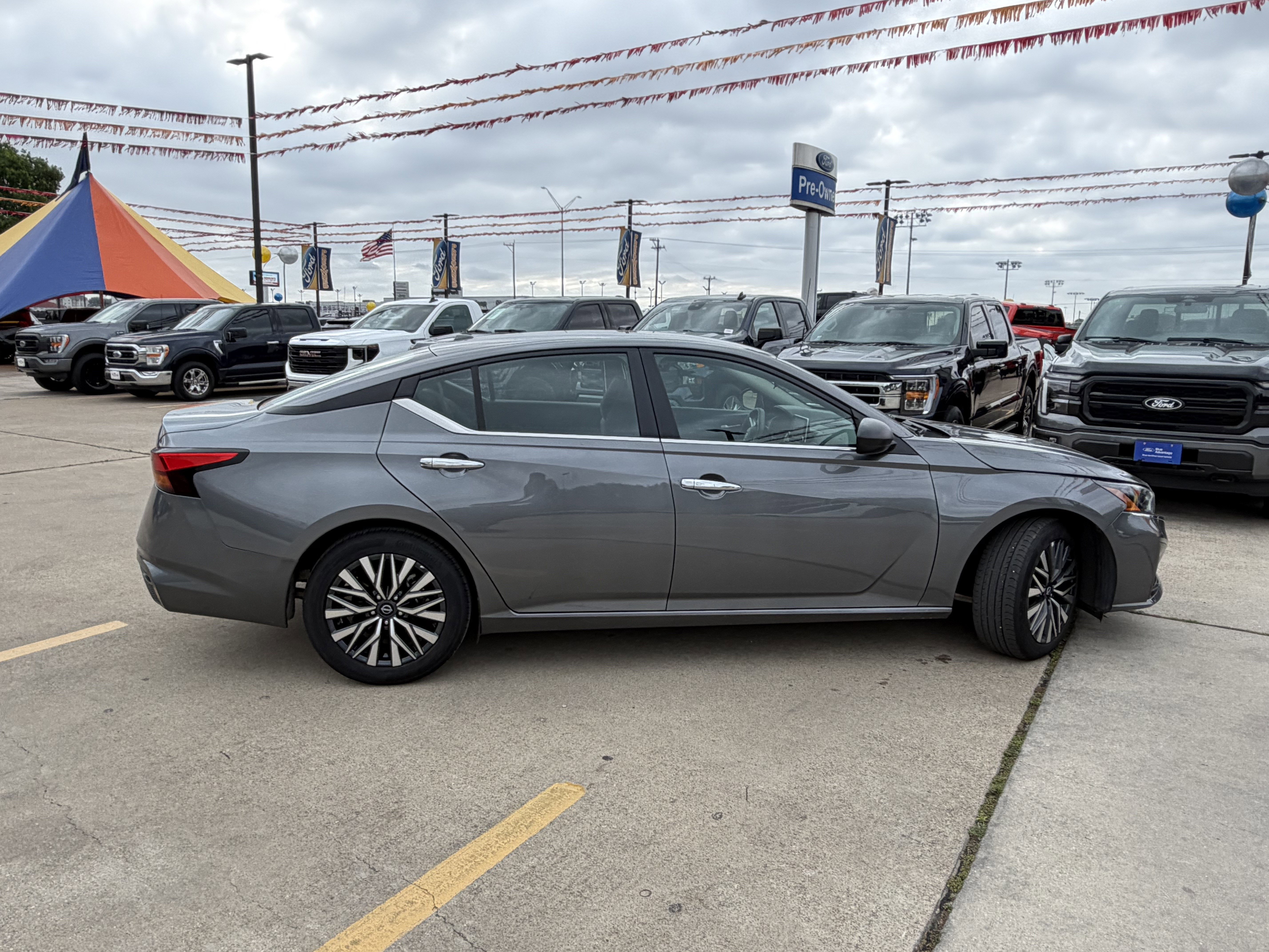 Used 2025 Nissan Altima 2.5 SV FWD image 4