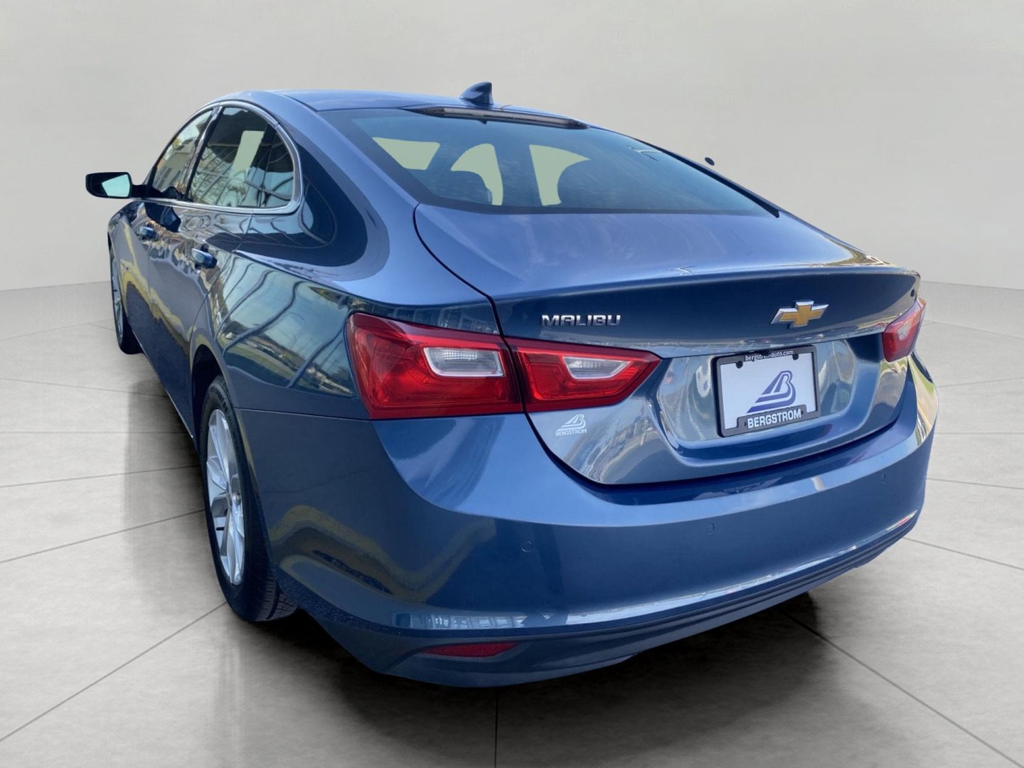 Used 2025 Chevrolet Malibu LT FWD image 8