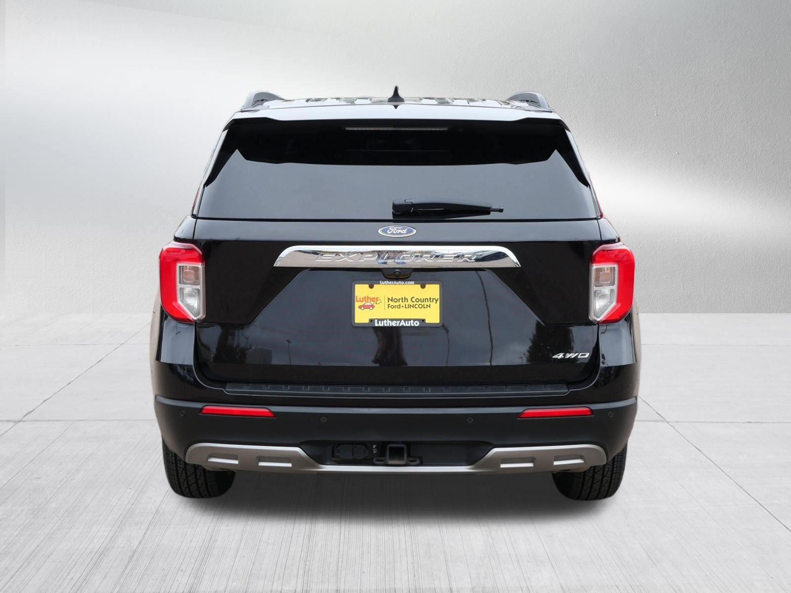Certified 2022 Ford Explorer XLT w/ Equipment Group 202A AWD/4WD image 6