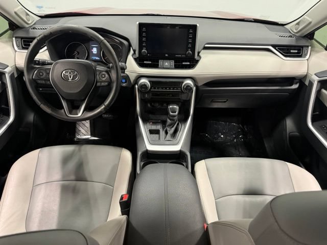 Used 2019 Toyota RAV4 XLE Premium FWD image 32
