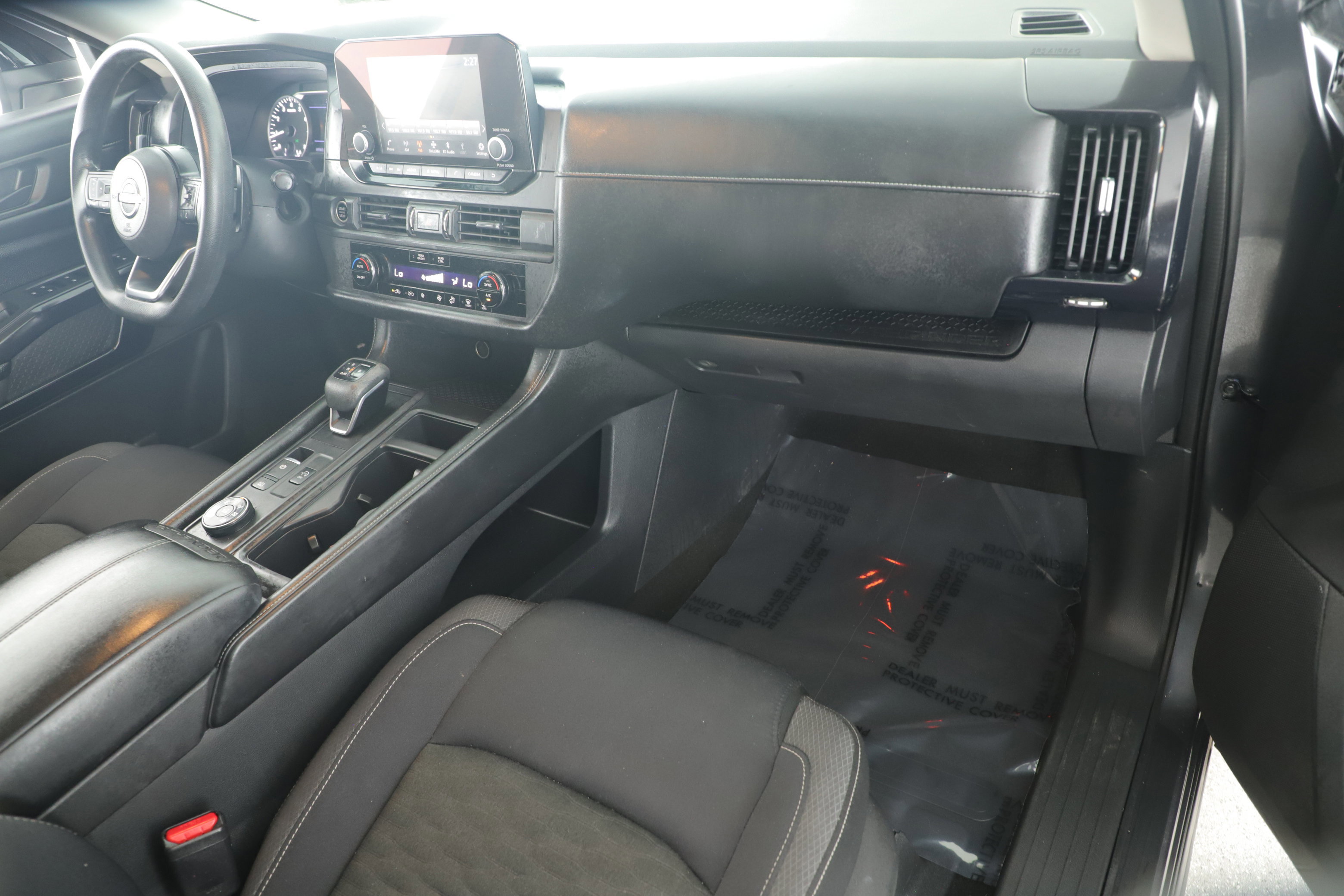 Used 2023 Nissan Pathfinder S image 22