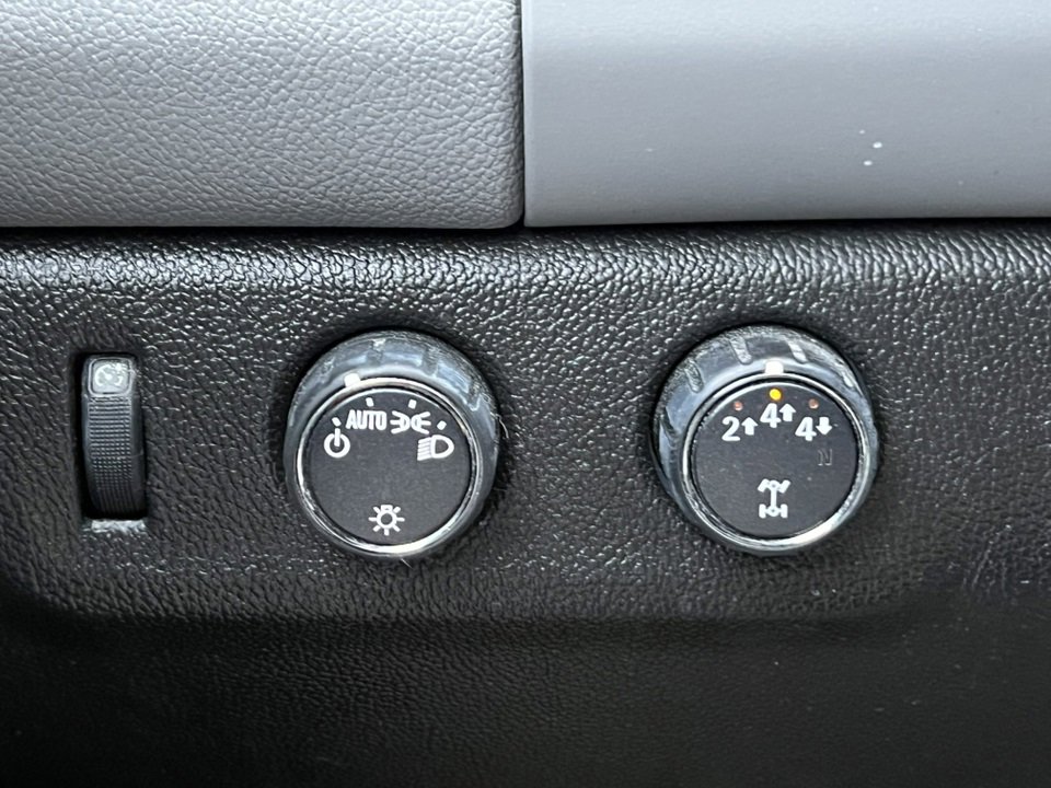 Used 2020 Chevrolet Colorado W/T w/ Custom Special Edition image 17