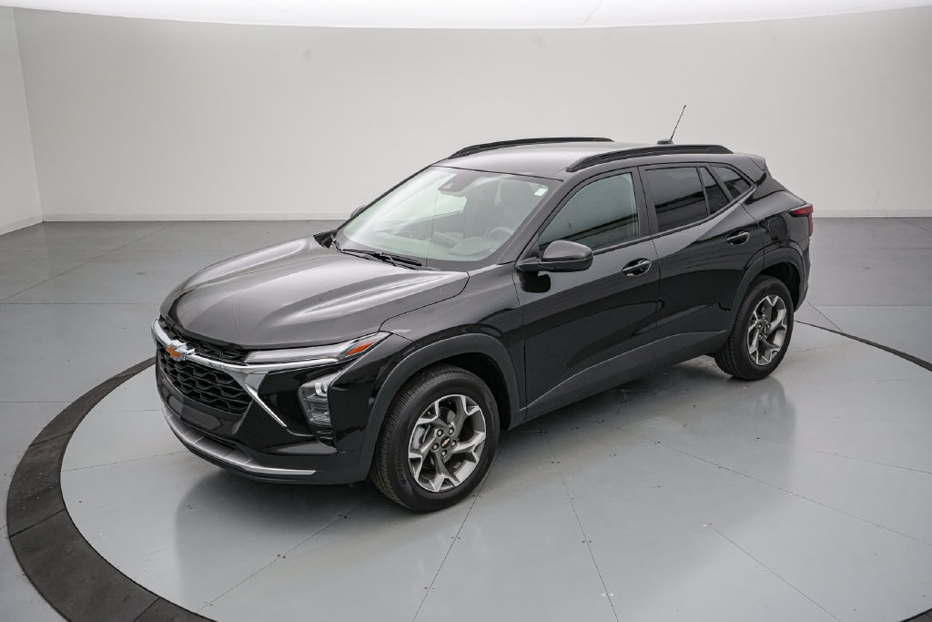 Used 2026 Chevrolet Trax LT FWD image 8