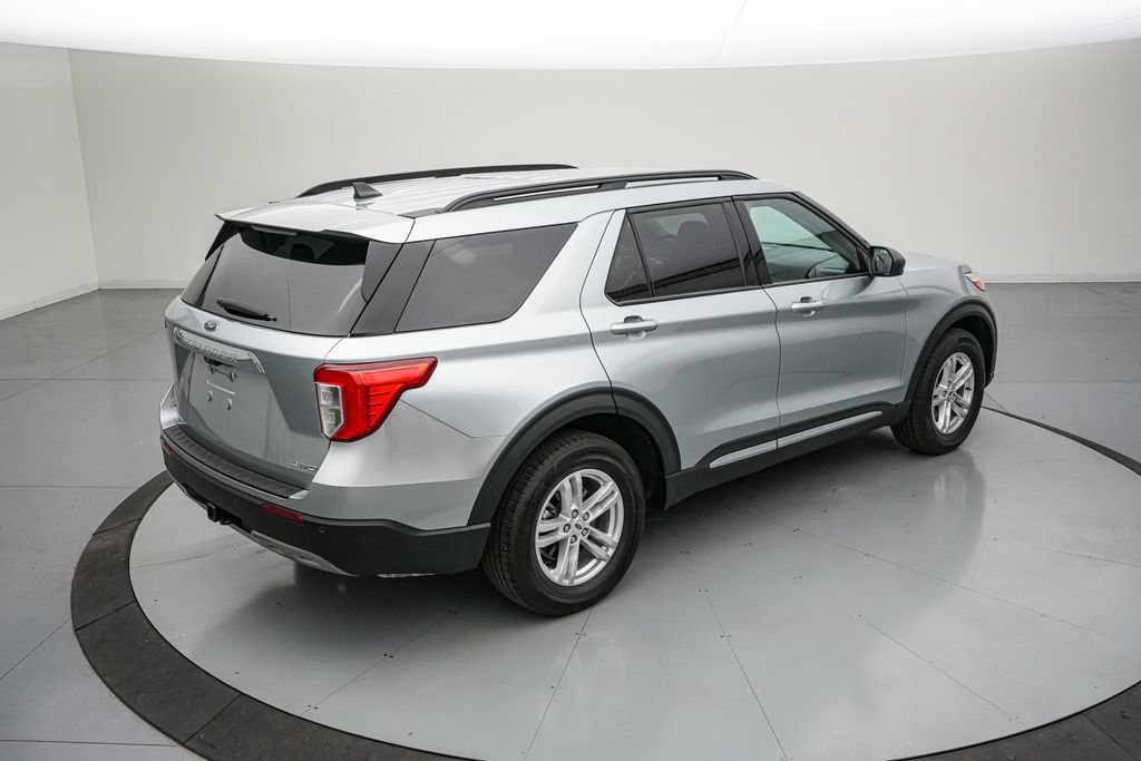 Certified 2023 Ford Explorer XLT w/ Equipment Group 202A AWD/4WD image 4