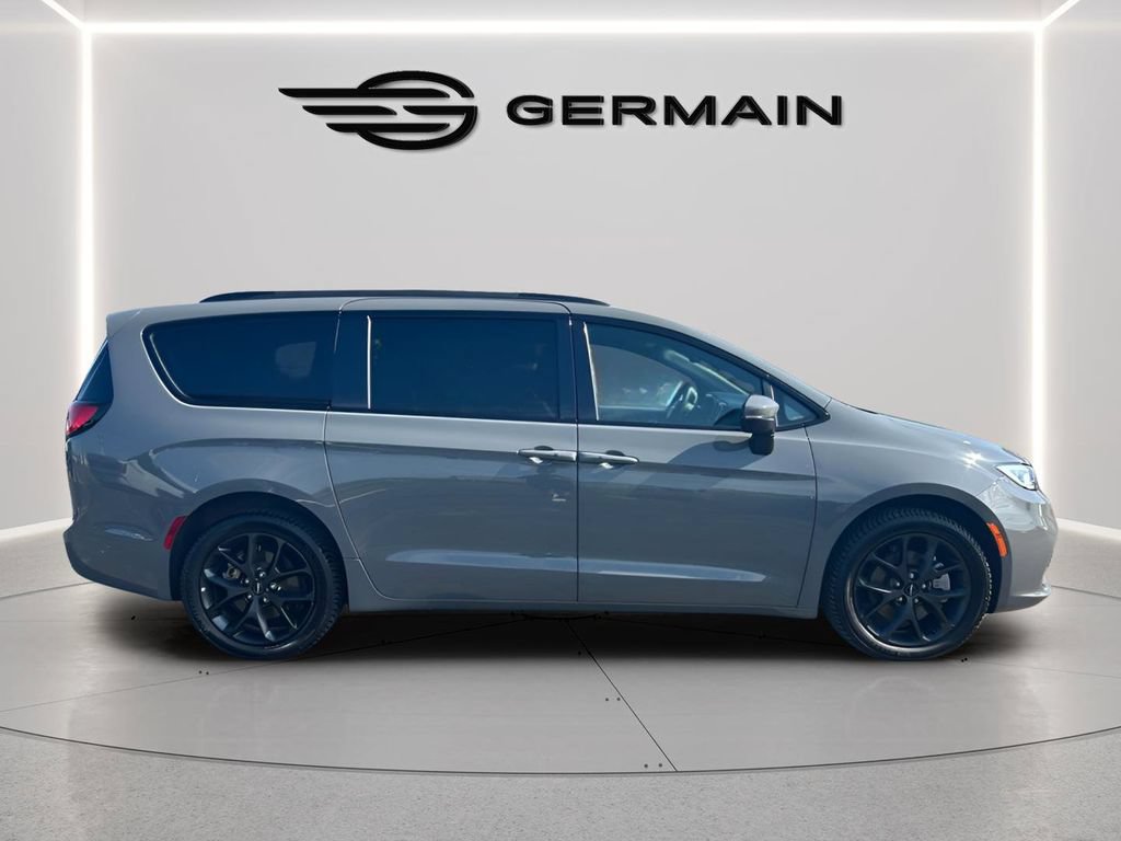 Used 2023 Chrysler Pacifica Touring-L w/ S Appearance Package AWD/4WD image 8