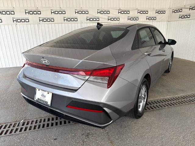 Used 2025 Hyundai Elantra SE FWD image 23