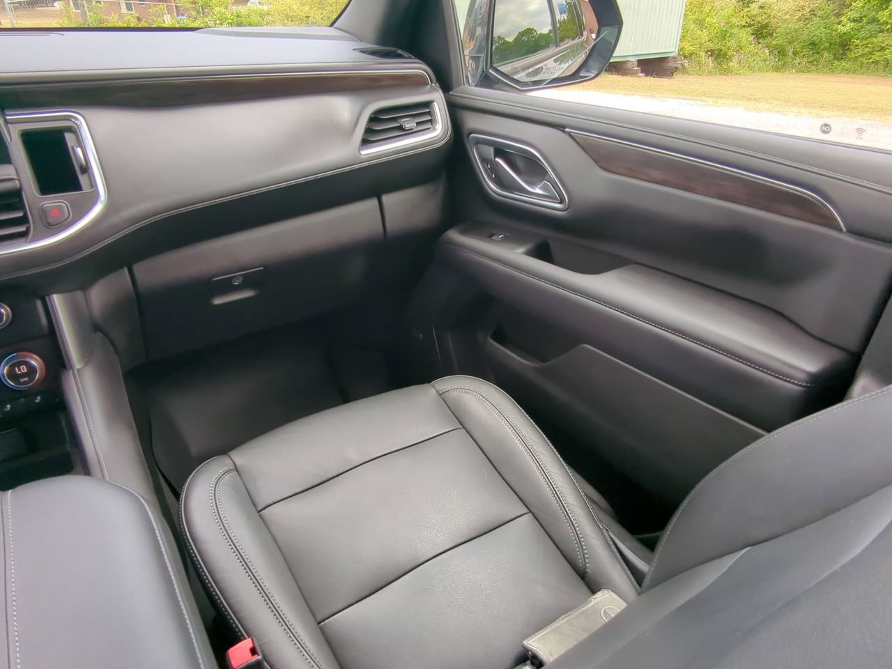 Used 2021 Chevrolet Tahoe Z71 w/ Z71 Signature Package AWD/4WD image 15