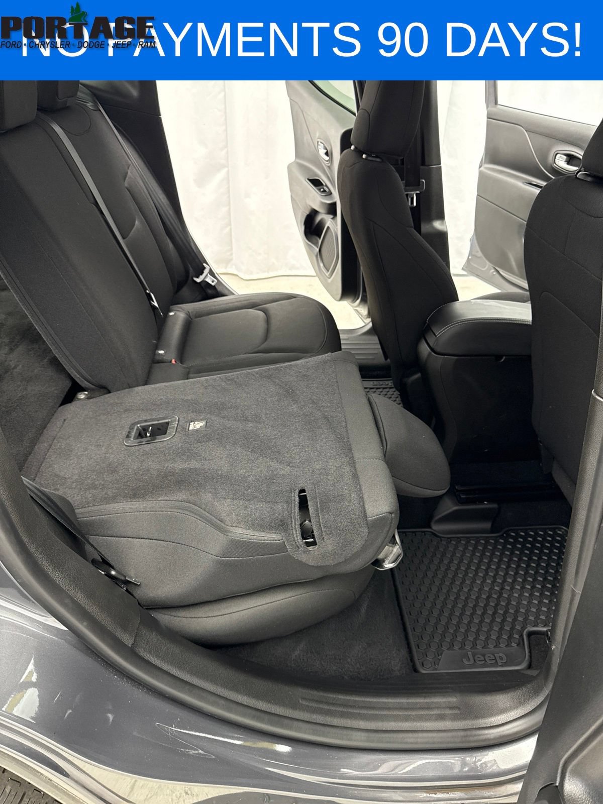 Used 2023 Jeep Renegade Latitude AWD/4WD image 35