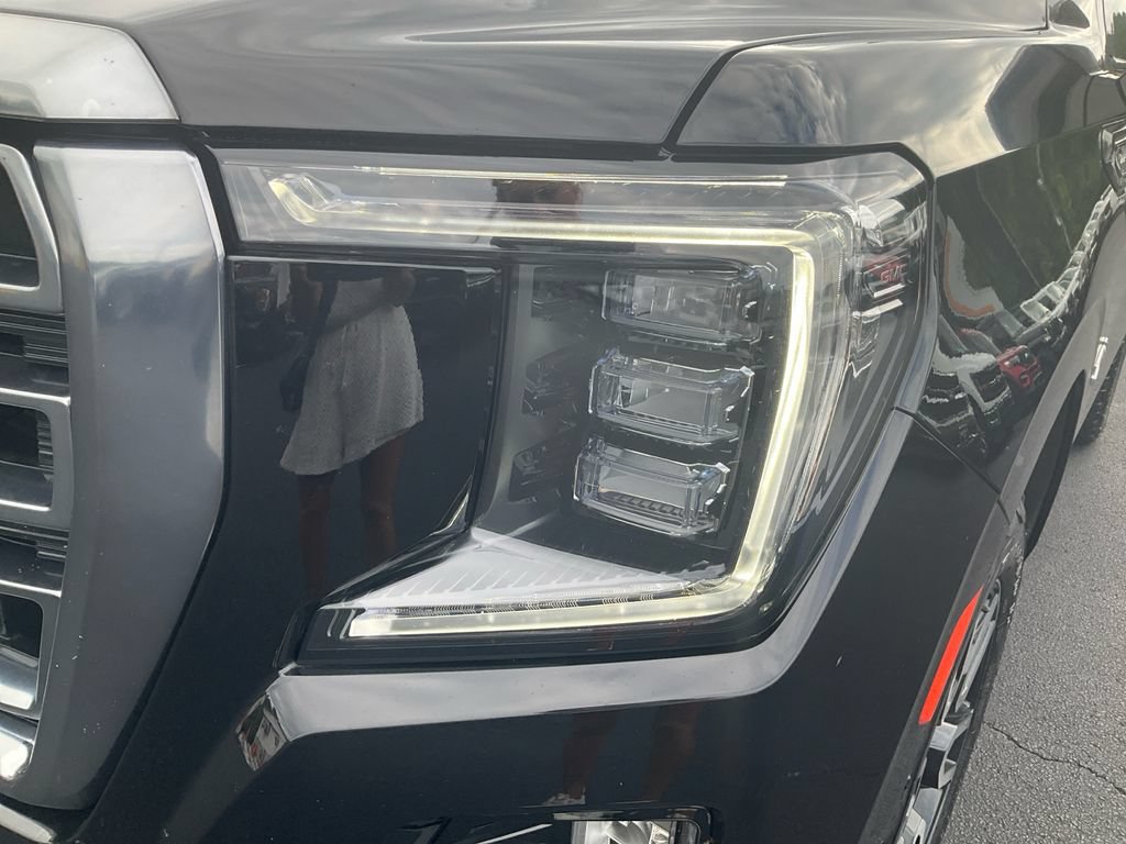 Used 2023 GMC Yukon AT4 w/ AT4 Premium Plus Package AWD/4WD image 9