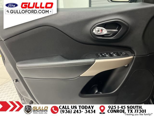 Used 2018 Jeep Cherokee Latitude w/ Altitude Package FWD image 19