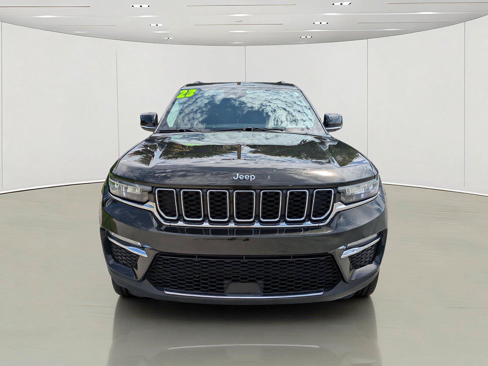 Used 2023 Jeep Grand Cherokee Limited AWD/4WD image 2
