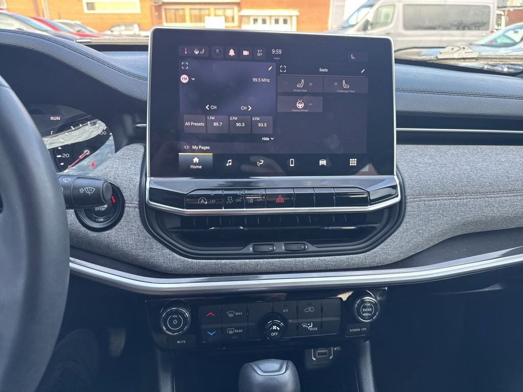 Used 2023 Jeep Compass Latitude image 5